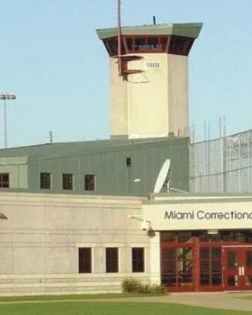 Kristi Noem Anuncia Nuevo Centro de Detención Migratorio "Speedway Slammer" en Indiana, EUA