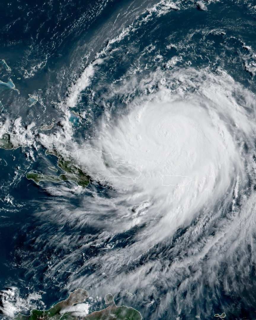 El Centro Nacional de Huracanes alertó que las bandas exteriores del huracán continuarán provocando lluvias.