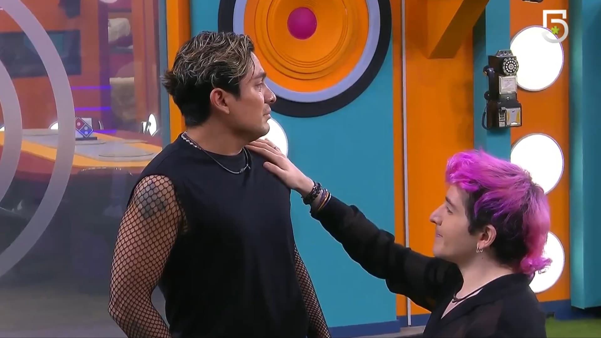 Novio de Ricardo Peralta Entra a La Casa de los Famosos y Habla sobre Arath de la Torre
