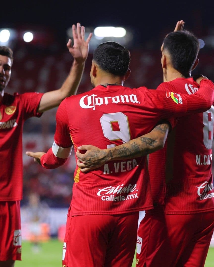 Los Diablos Rojos festejaron su cuarto triunfo de la temporada, ahora ante el San Luis.