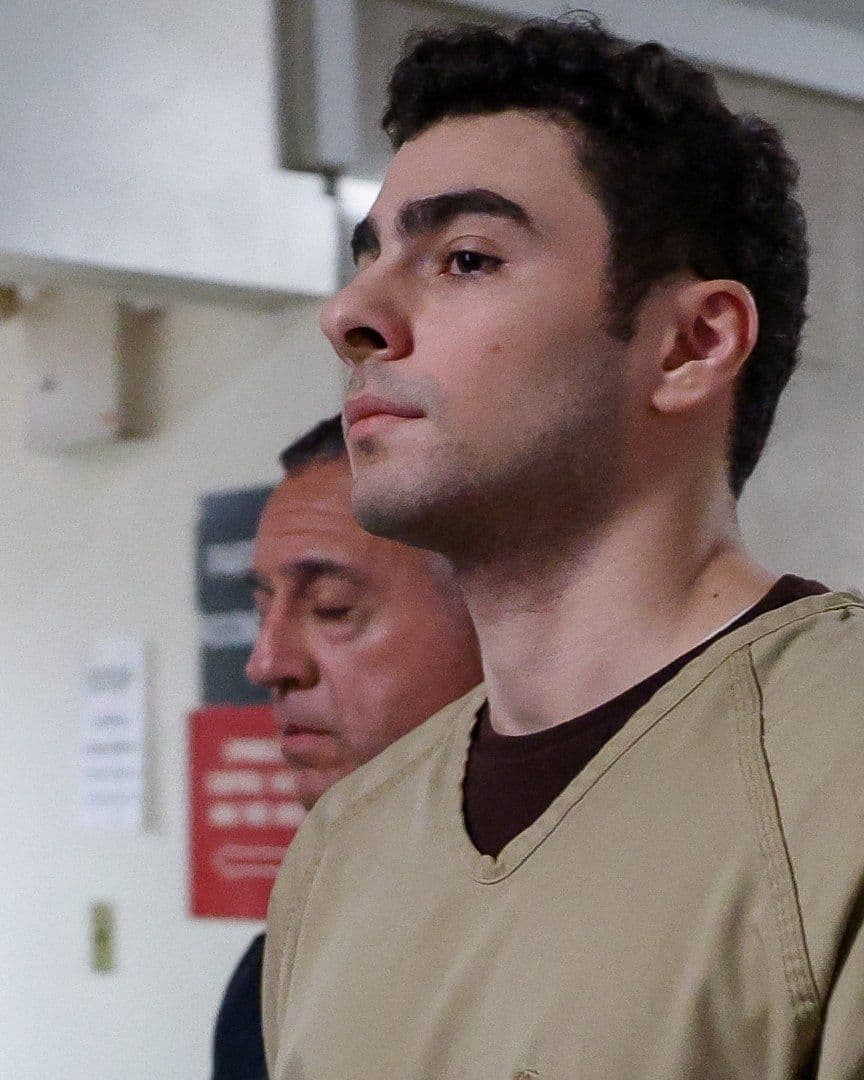 Luigi Mangione deja al salir de la Corte Suprema de Manhattan