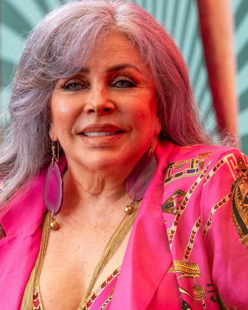 Veronica Castro reapareció con oxígeno y silla de ruedas