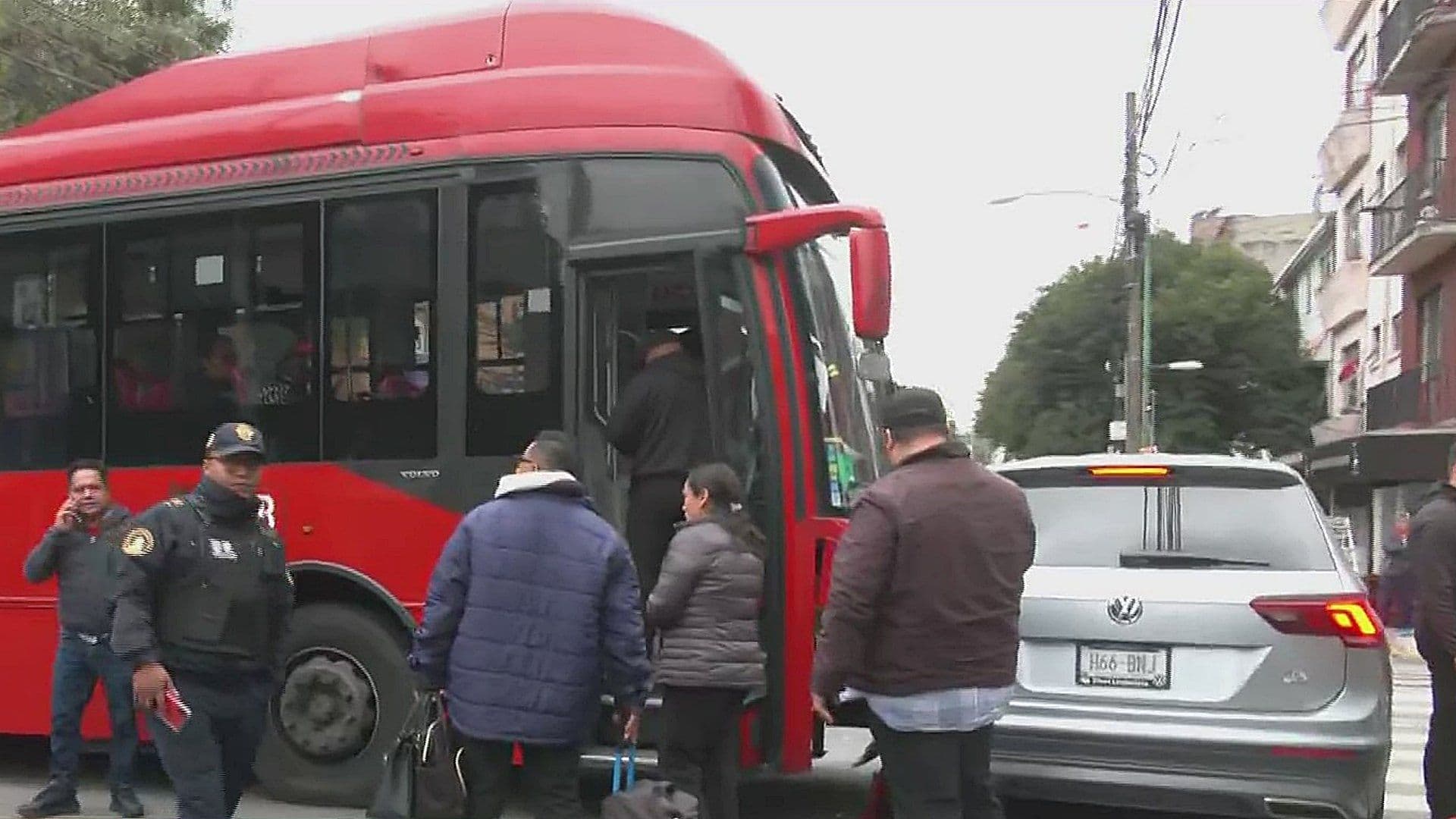 Metrobús CDMX Choca Contra Camioneta en Xola; Hay 10 Heridos