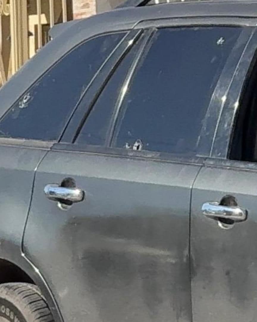 Camioneta Ford Edge con impactos de bala