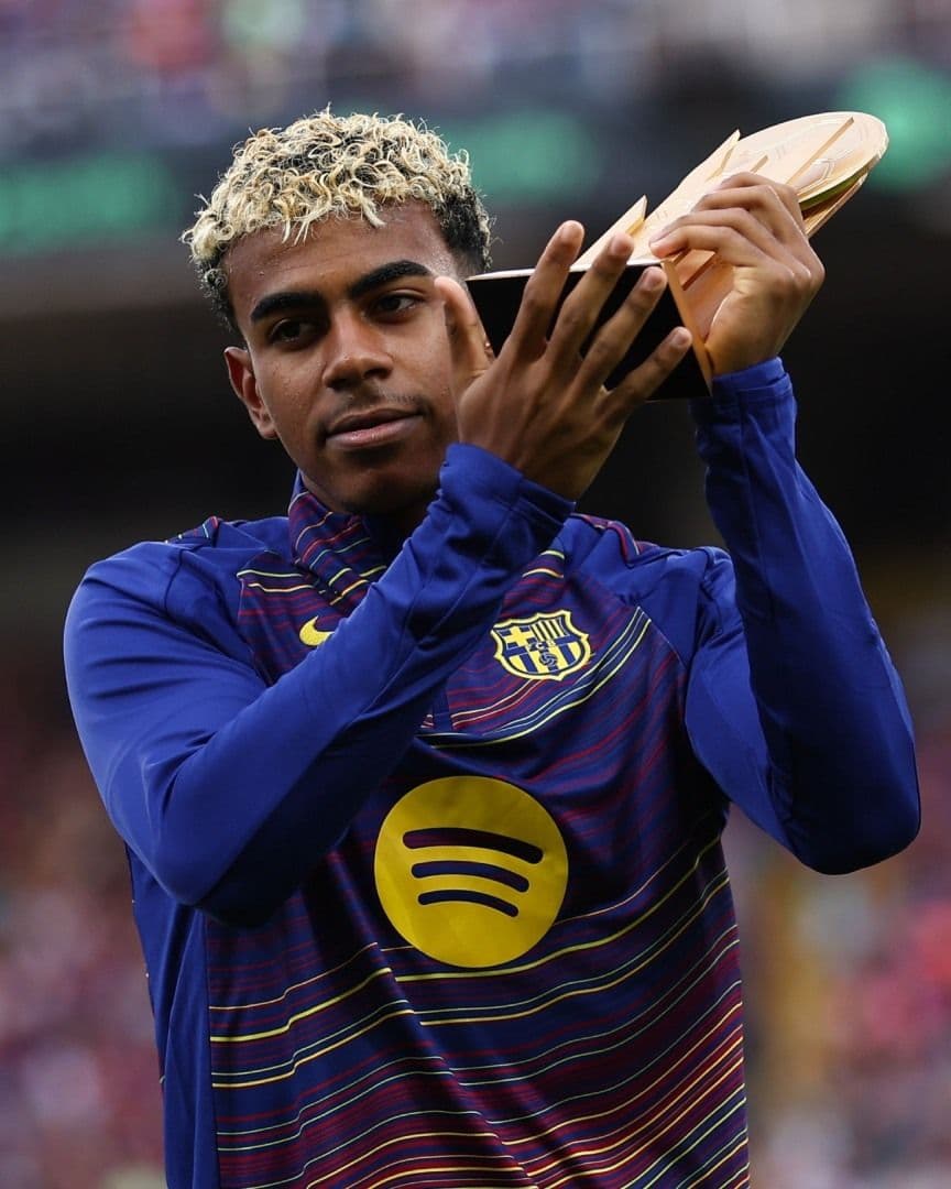 Lamine Yamal es el más joven en la lista de los futbolistas con mejores sueldos del mundo.