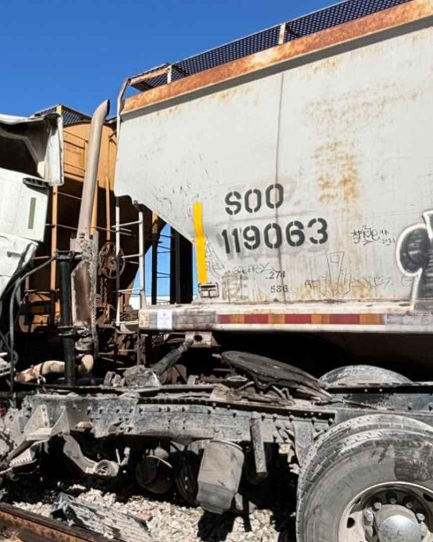 Trailer choca con tren