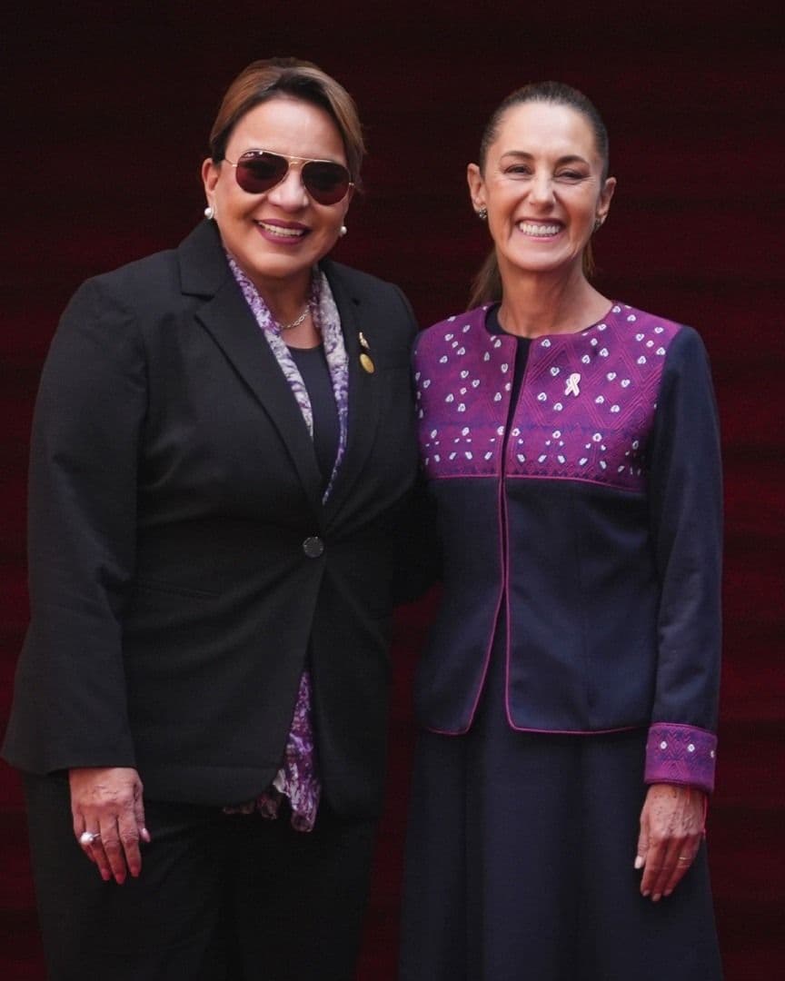 Xiomara Castro y Claudia Sheinbaum en la ceremonia de bienvenida oficial, en Palacio Nacional