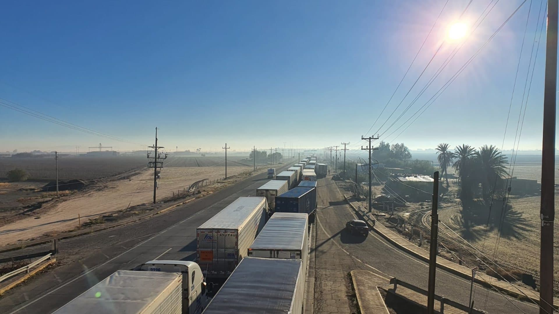 Mega Bloqueo de Carretera Mexicali - San Luis Cumple 21 Horas; Agricultores Mantienen Cierre