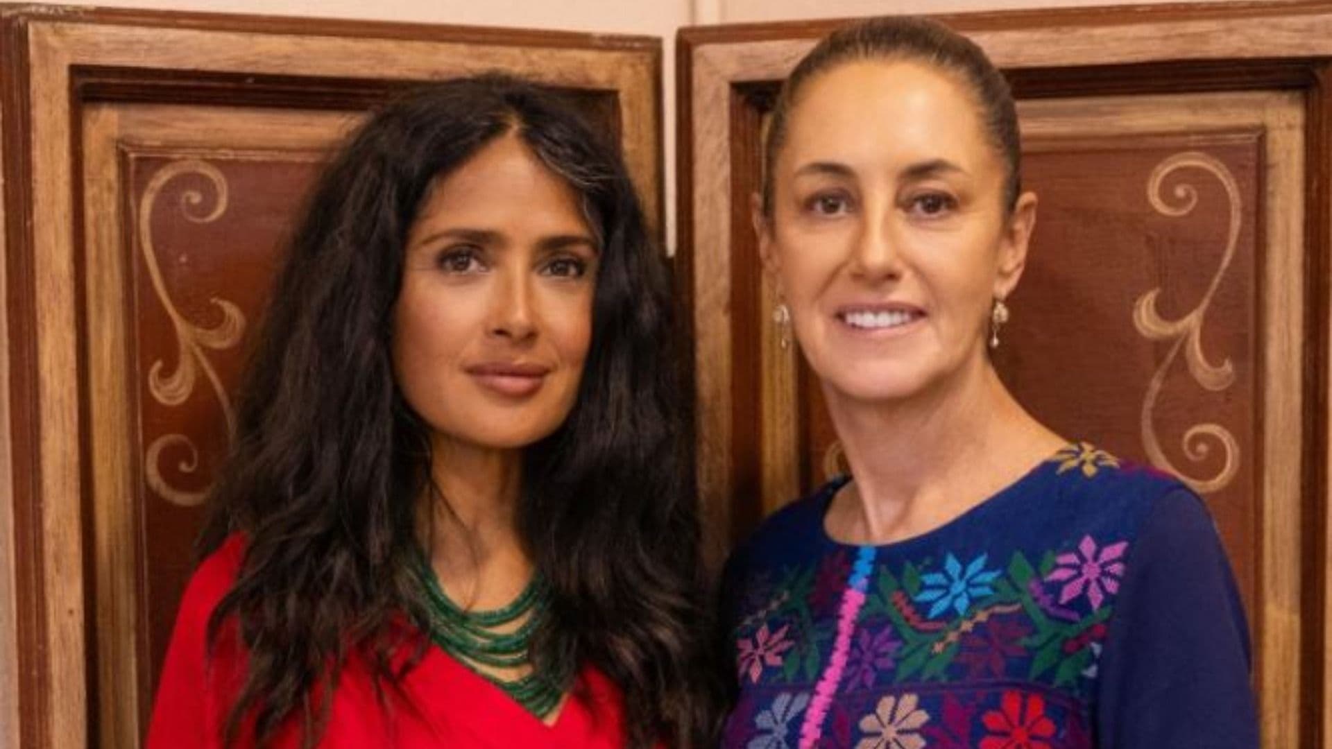 Sheinbaum Comparte Emotiva Imagen con Salma Hayek con la Frase: “Mujeres Mexicanas”