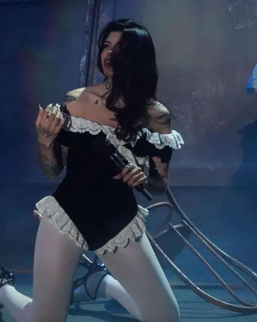 Cazzu Regaña a sus Fans por Lanzar Criticas a Christian Nodal: ¿Qué Dijo?