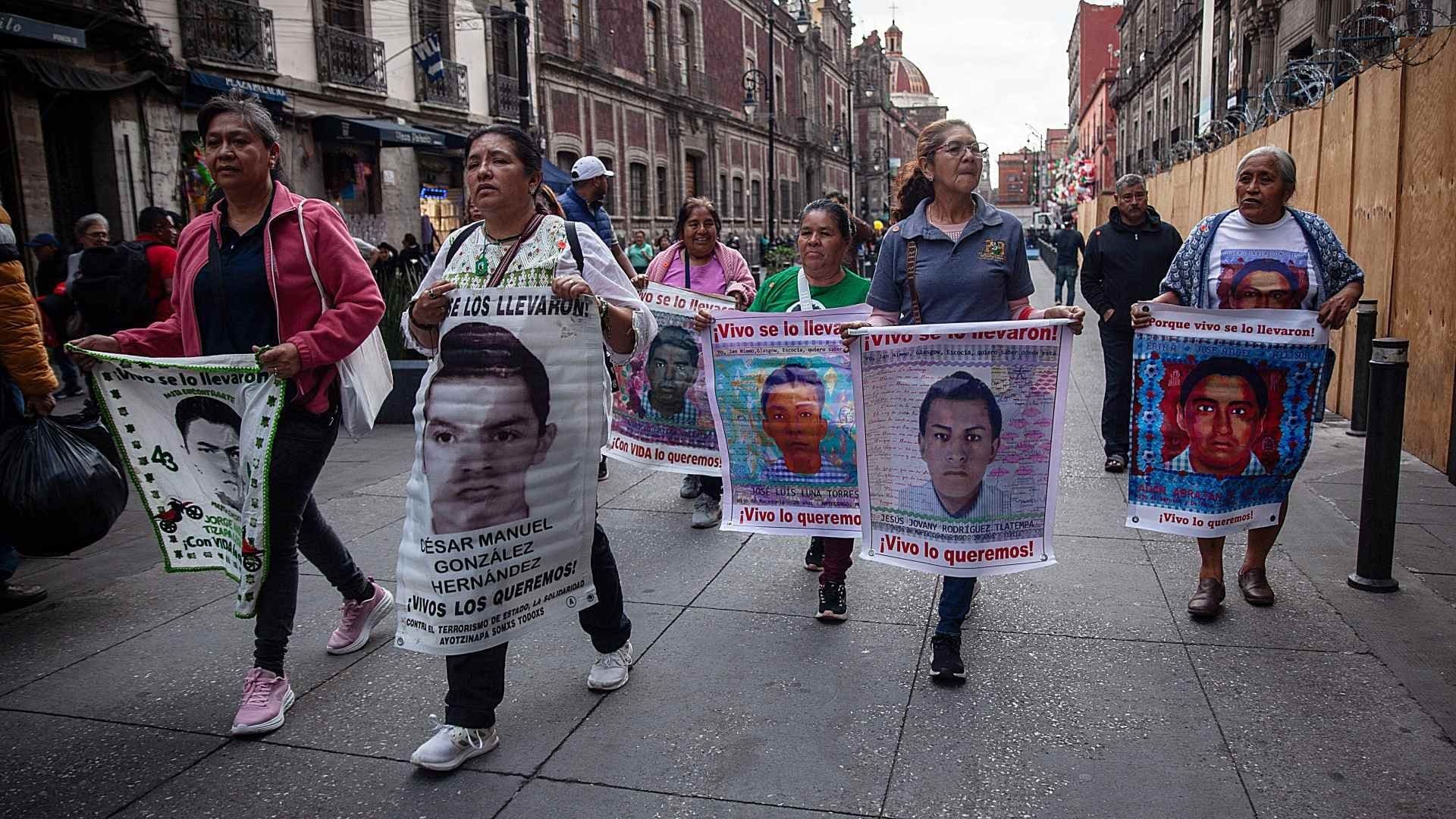 Caso Ayotzinapa: Sheinbaum Informa que Buscarán a 2 Exintegrantes del GIEI y Reporta Avances