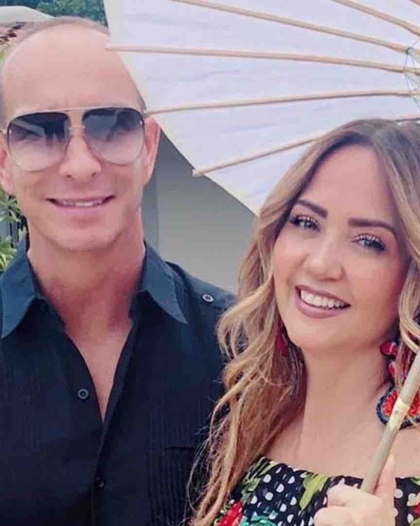 Erik Rubín a lado de Andrea Legarreta