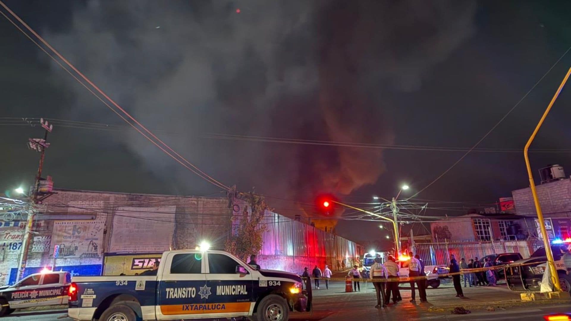 Afectaciones por Incendio en Fábrica de Ixtapaluca, en Edomex, se Extienden a Cinco Colonias
