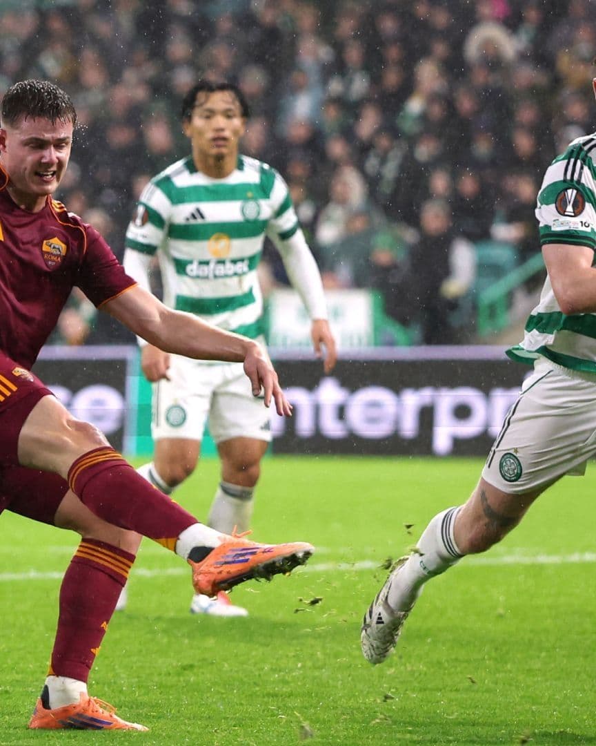 El delantero irlandés Evan Ferguson fue clave en el triinfo del AS Roma ante el Céltic escocés.