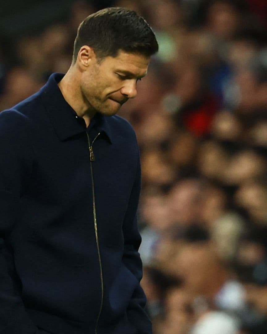 La prensa española señala que el técnico Xabi Alonso tiene problemas en el vestidor del Real Madrid.