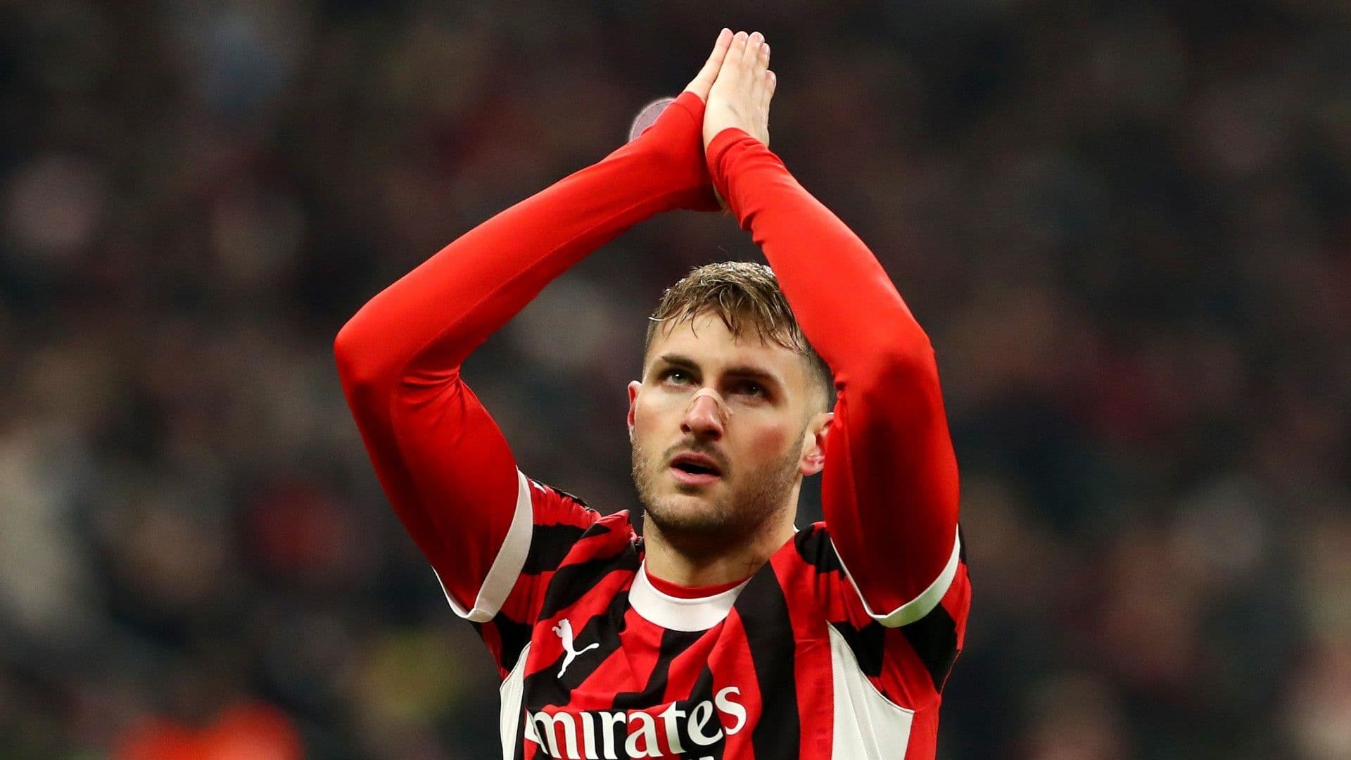 DT del AC Milan Confirma Cirugía de Santiago Gimenez; ¿Cuándo Será Operado?
