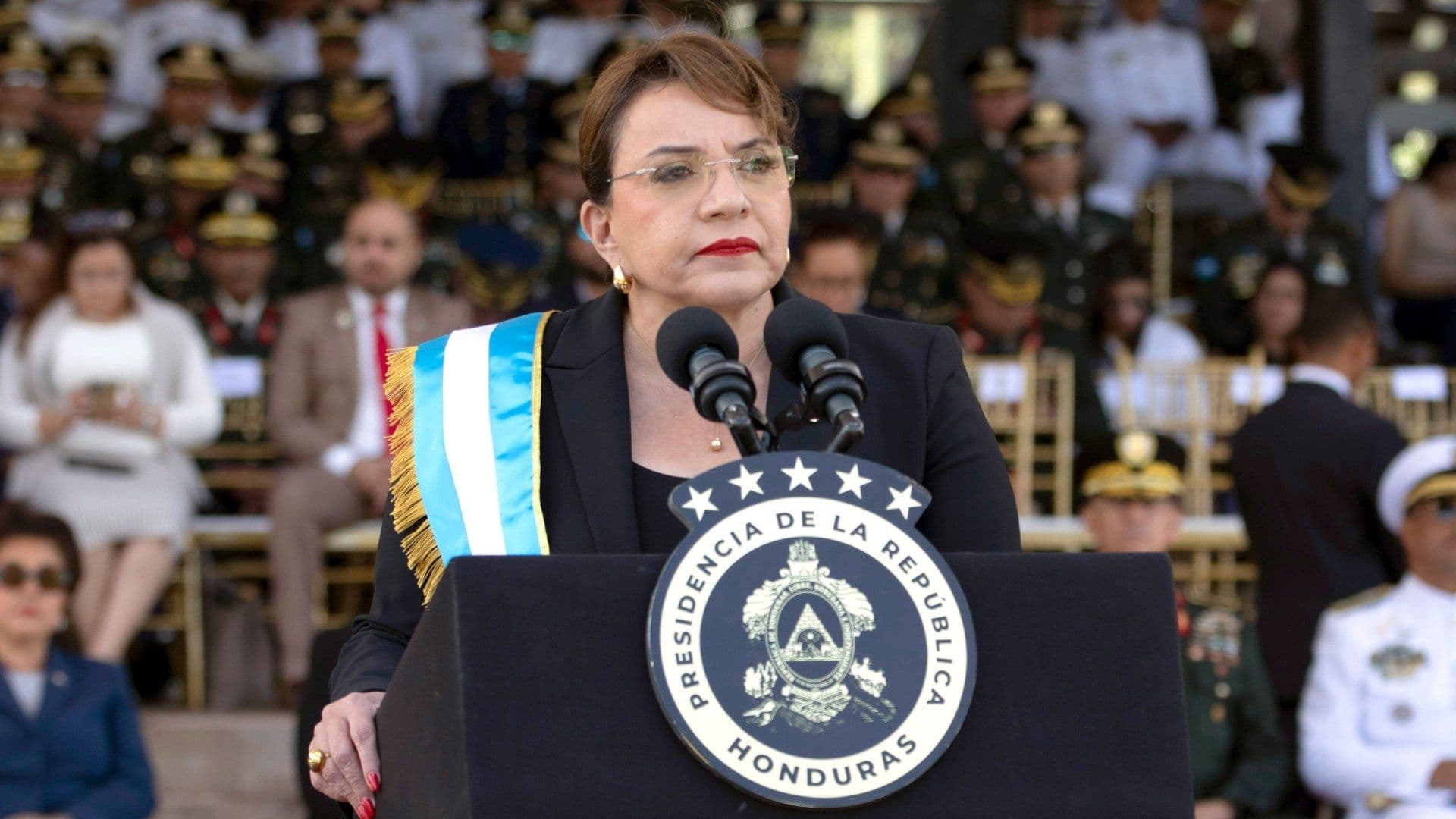 Xiomara Castro Acusa Intento de Golpe en Honduras; Advierte Retorno de Juan Orlando Hernández