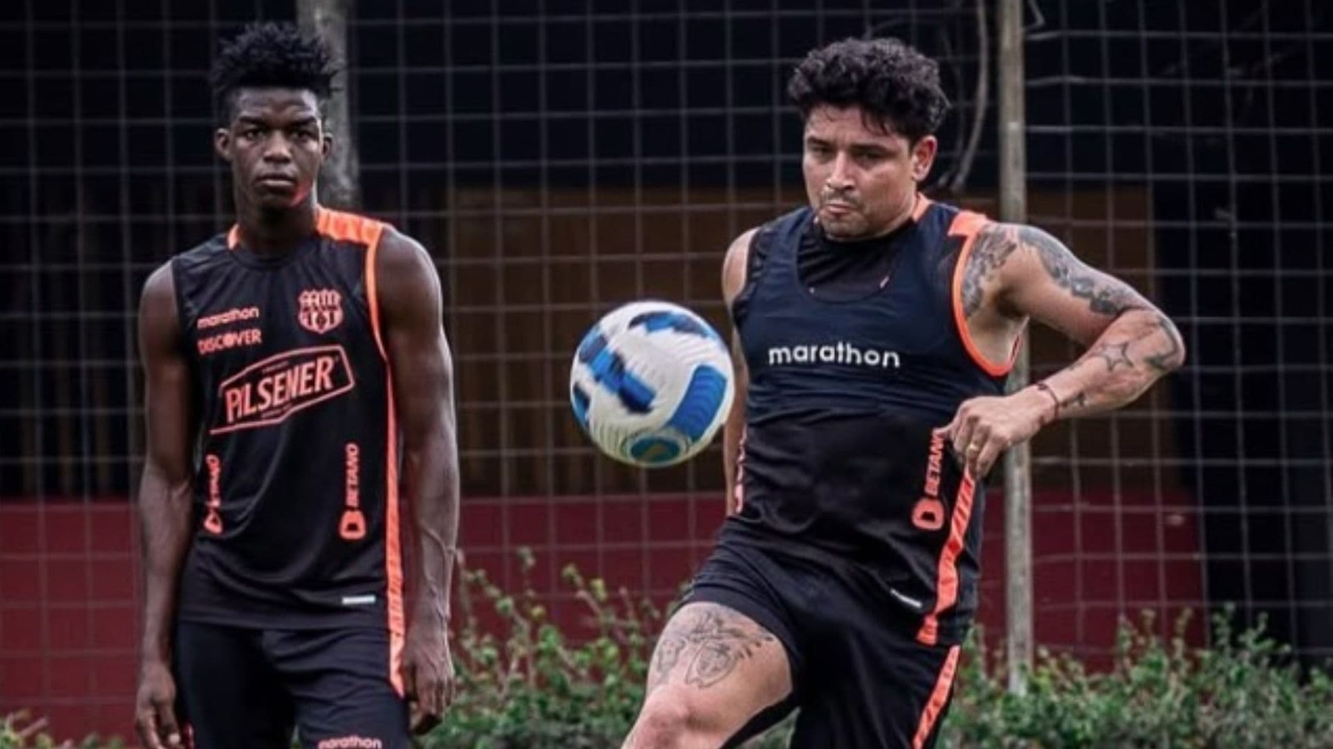 ¿Qué le Pasó a Mario Pineida? Futbolista del Barcelona Muere Durante Ataque Armado