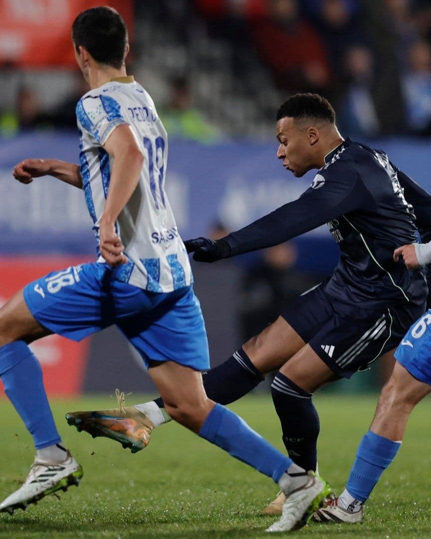 Kylian Mbappé, delantero del Real Madrid, anotó dos goles y va por una marca de Cristiano Ronaldo.