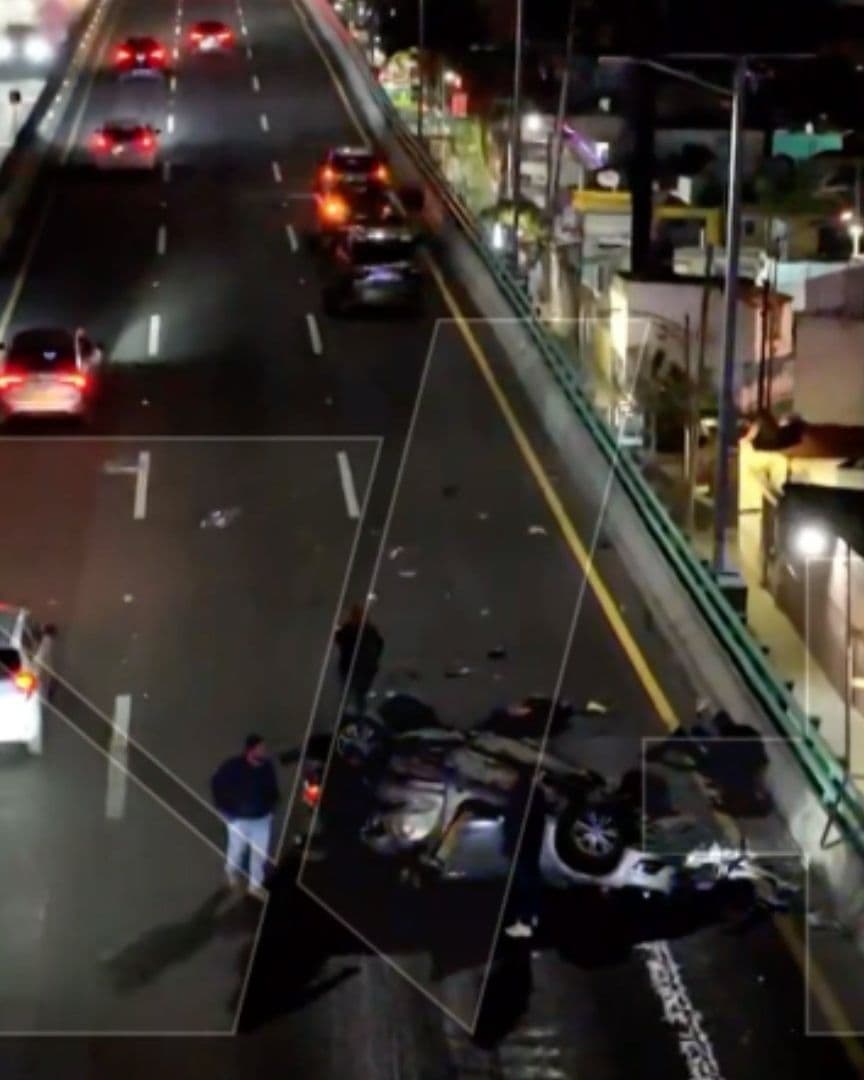 Fuerte Volcadura Deja 3 Heridos en Segundo Piso del Periférico, CDMX; Así el Caos