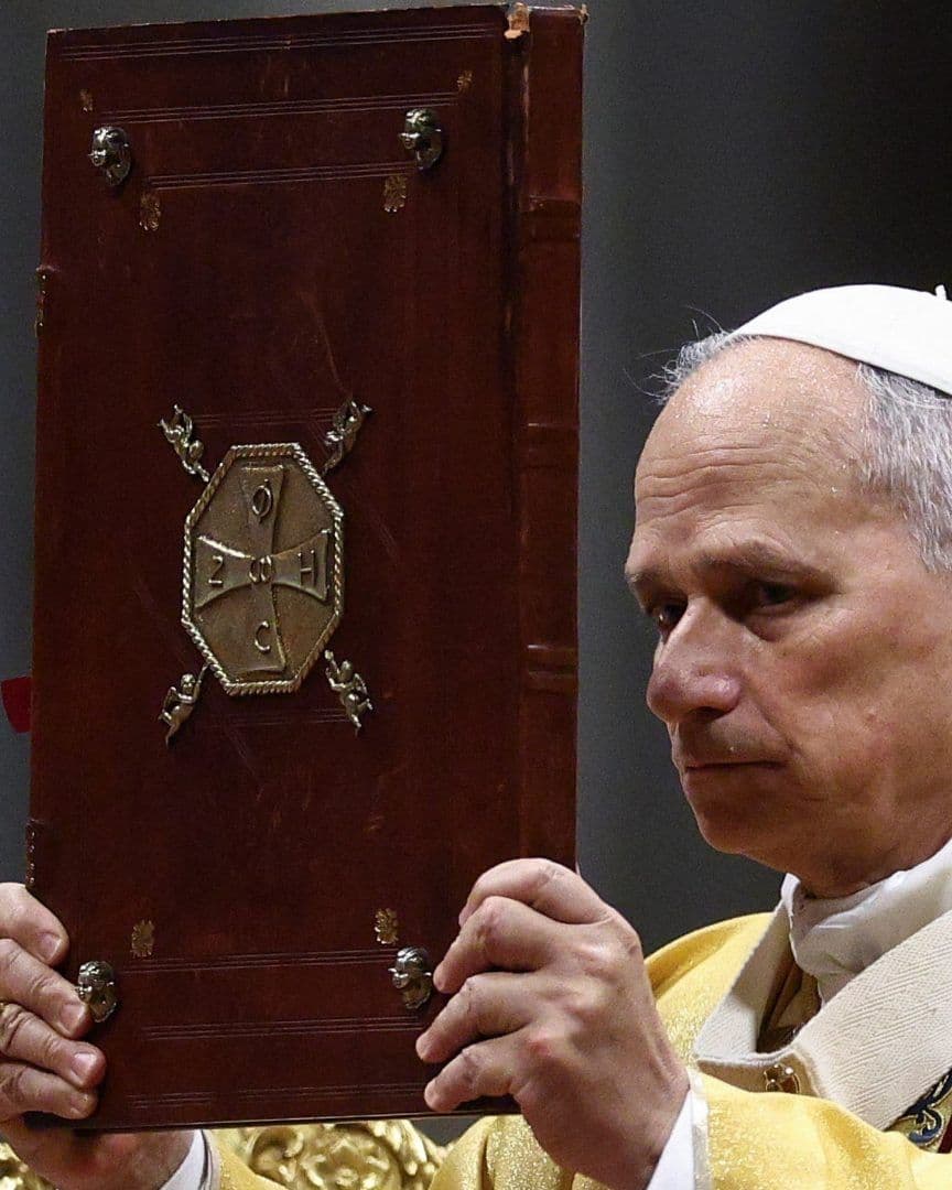 Papa León XIV Celebra Su Primera Misa de Gallo: Mensaje de Navidad 2025 desde El Vaticano