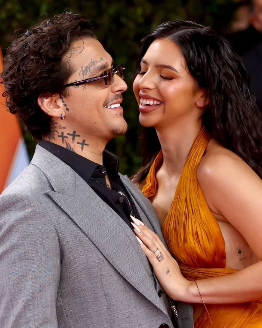 Christian Nodal y la Familia Aguilar Regalan Juguetes a Niños en Navidad