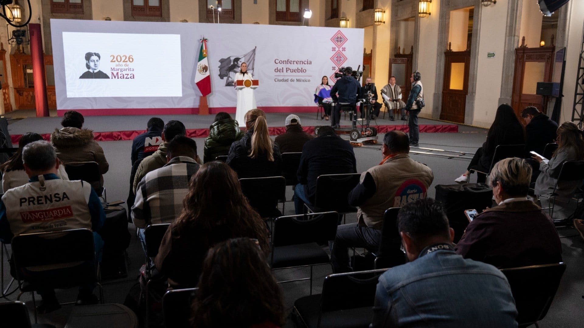 Así Evacuaron Palacio Nacional durante Mañanera de Sheinbaum por Fuerte Sismo Hoy en CDMX