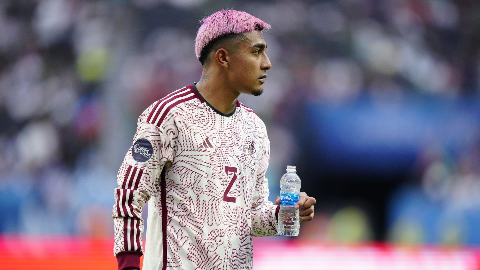 Julián Araujo se Queda Sin Entrenador en Escocia