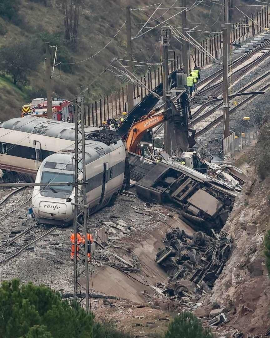 Maquinistas convocan a huelga tras accidentes de trenes en España