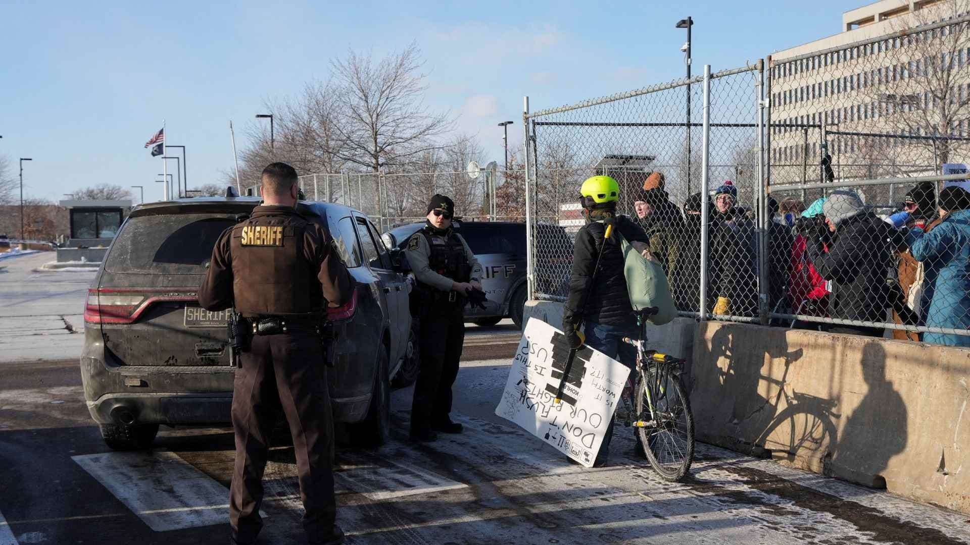 Trump Envía a Zar Fronterizo de EUA, Tom Homan, a Minnesota por Protestas contra ICE