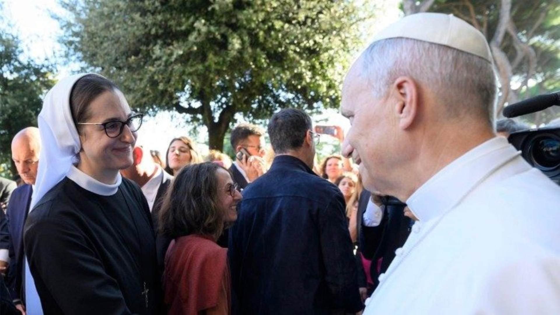 Papa León XIV Nombra a Monja de 36 años Viceportavoz del Vaticano ¿Quién es Nina Krapić?