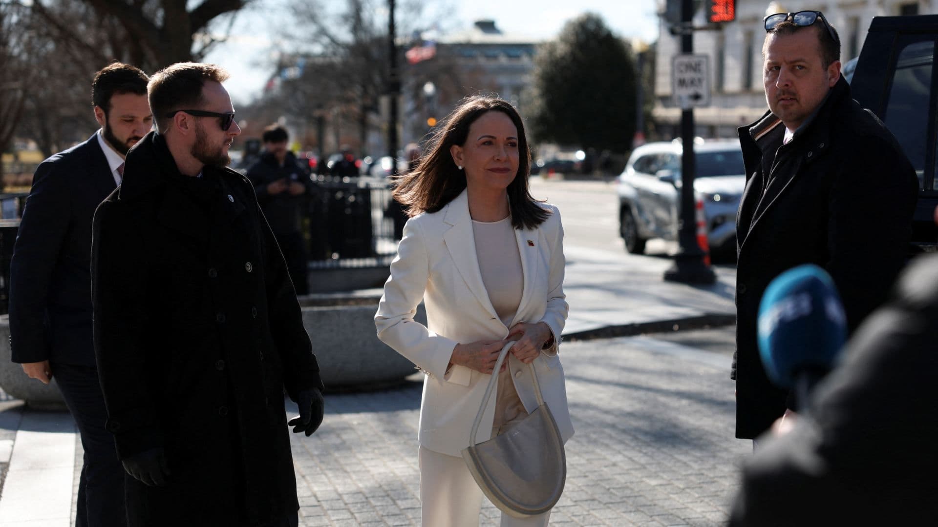 Trump se Reúne con María Corina Machado; Mantiene Postura sobre la Líder Opositora Venezolana