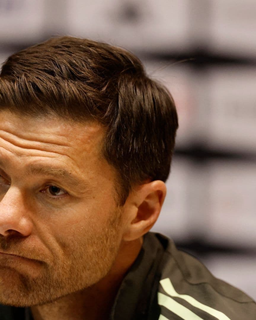 La salida de Xabi Alonso ocurre días después de la derrota 2-1 ante Manchester City.