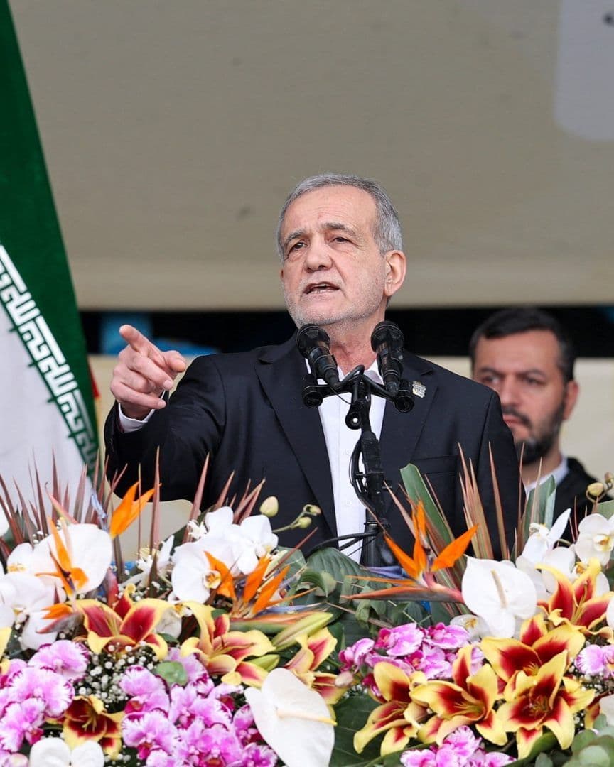 Presidente de Irán Se Disculpa en Aniversario de la Revolución Islámica por la Represión