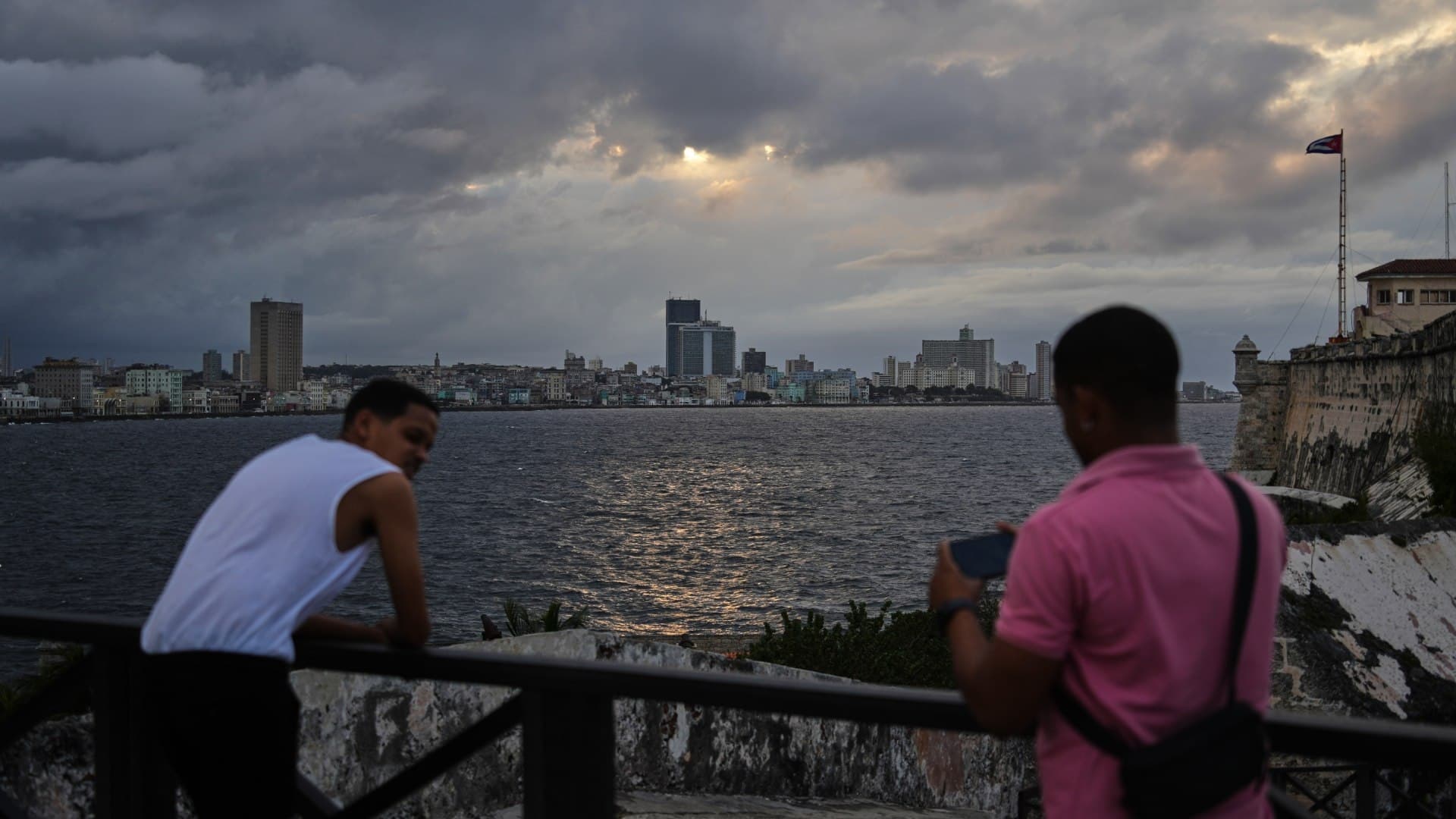 Rusia Acusa a Estados Unidos de "Asfixiar" a Cuba En Plena Crisis Energética y Alista Ayuda