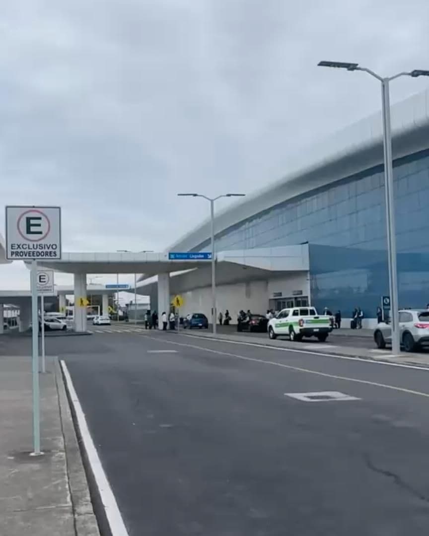Avión Aterriza de Emergencia en Aeropuerto de Veracruz Volaris Venía Ciudad de México Destino Cancún