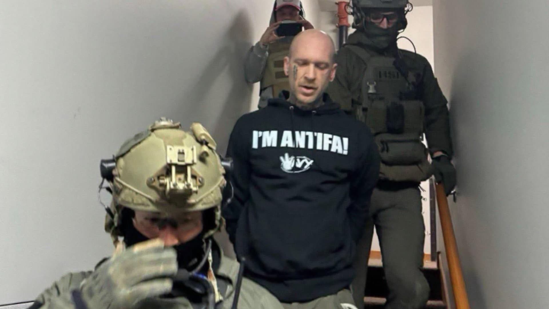 Detienen a Activista de Minnesota por Amenazar con Matar Agentes de ICE