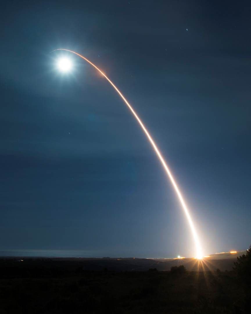 Misil balístico intercontinental durante su lanzamiento en una prueba de desarrollo. Foto: AFP | US Air Force