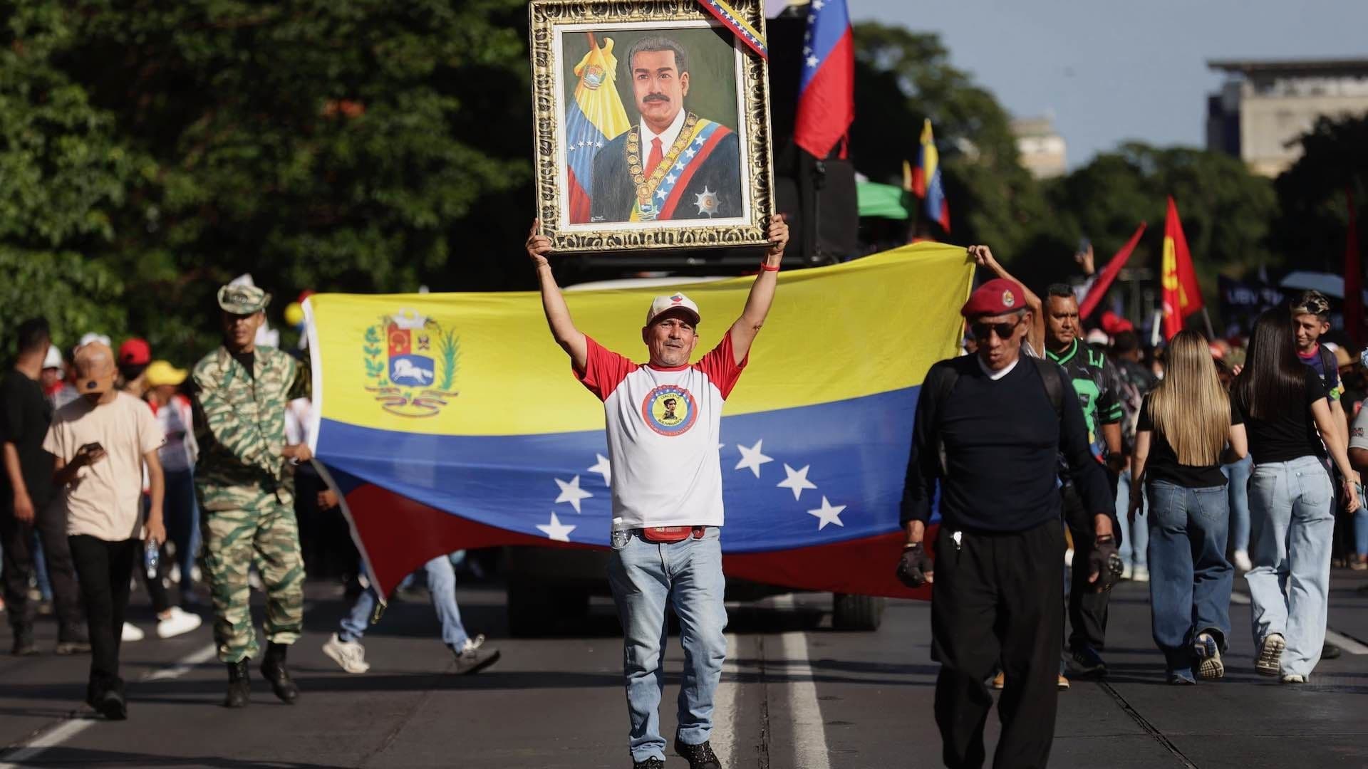 Chavistas Marchan en Caracas, Venezuela, a un Mes de la Captura de Nicolás Maduro