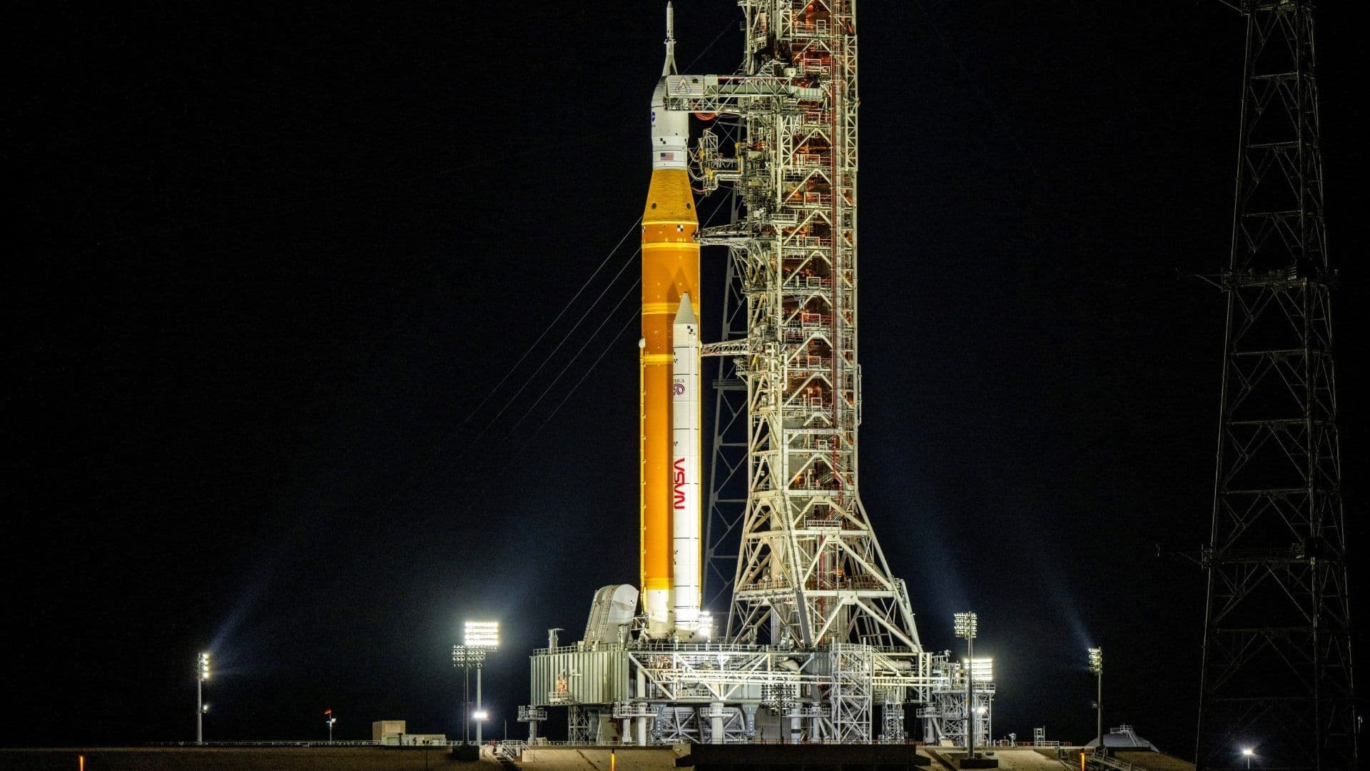 Posponen Misión de la NASA a la Luna Tras Pruebas que Revelaron Fuga de Combustible