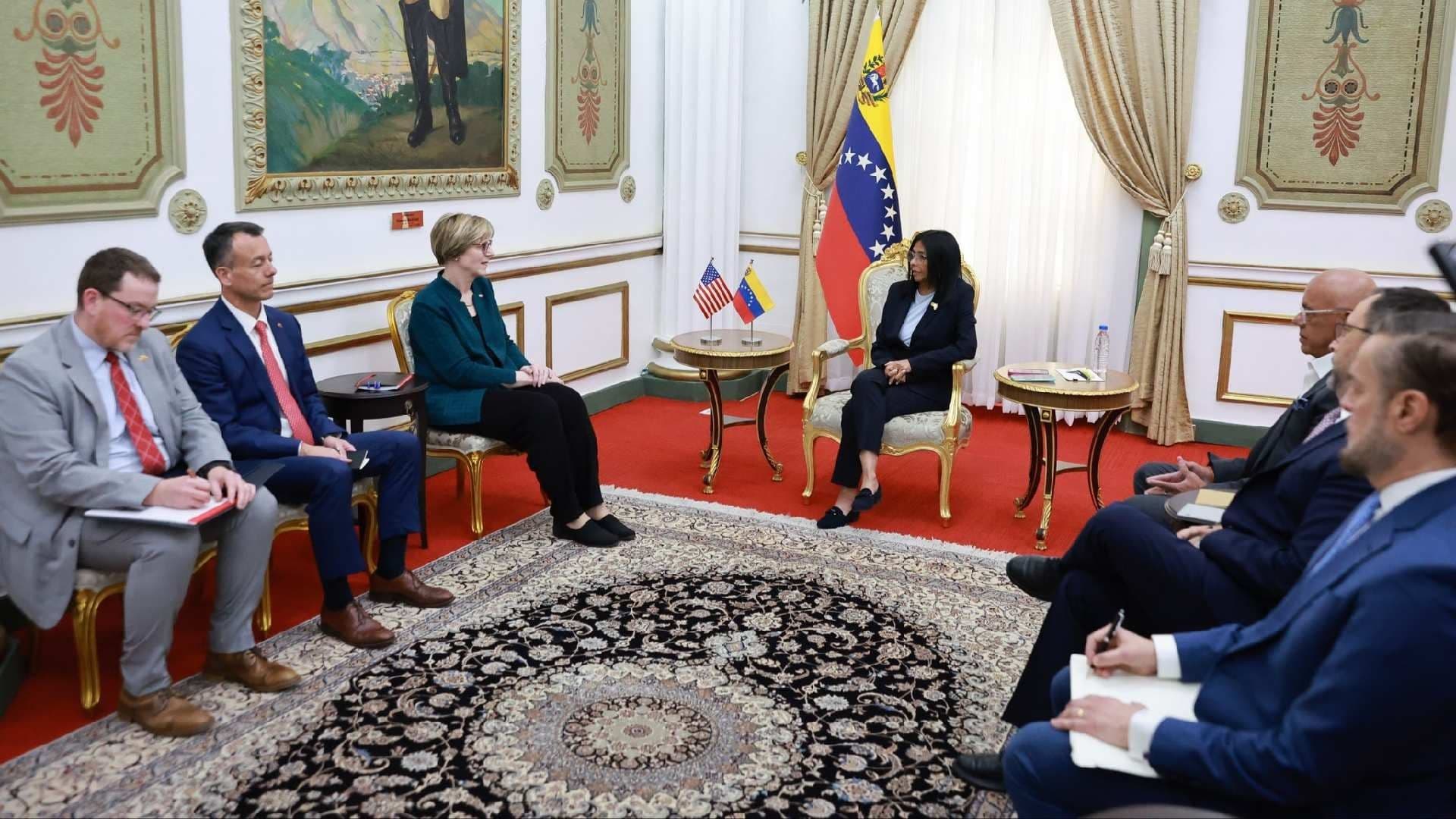Delcy Rodríguez Se Reúne con Laura Dogu, Encargada de Negocios de Estados Unidos para Venezuela