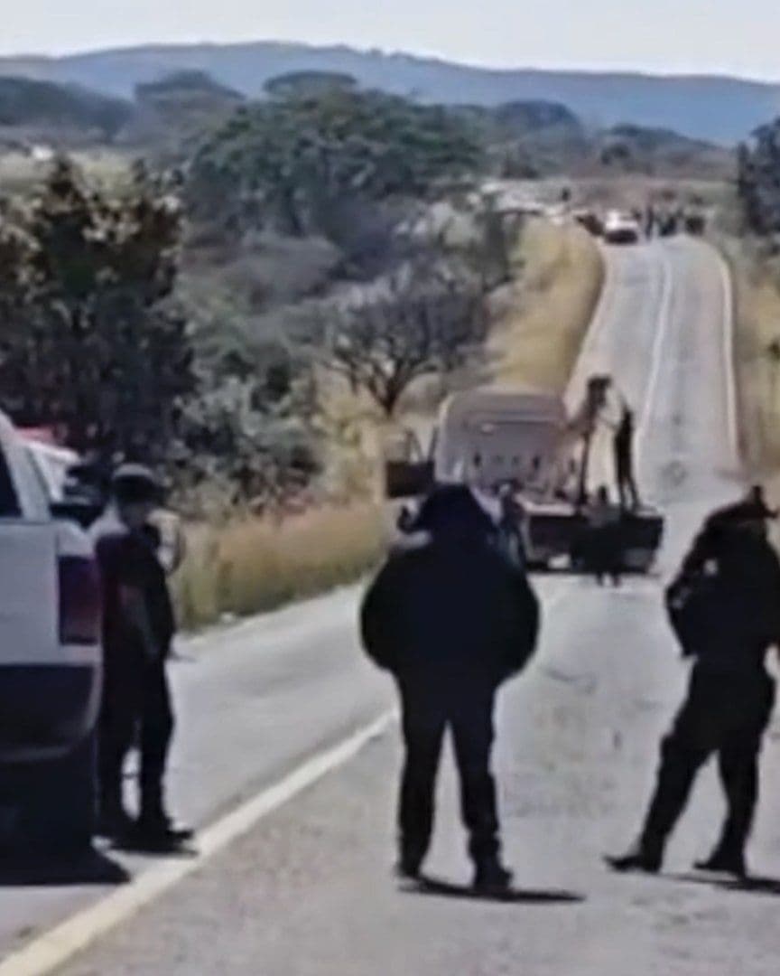 Vuelca Camión en la Carretera de Pénjamo; Hay 3 Muertos y Más de 20 Lesionados