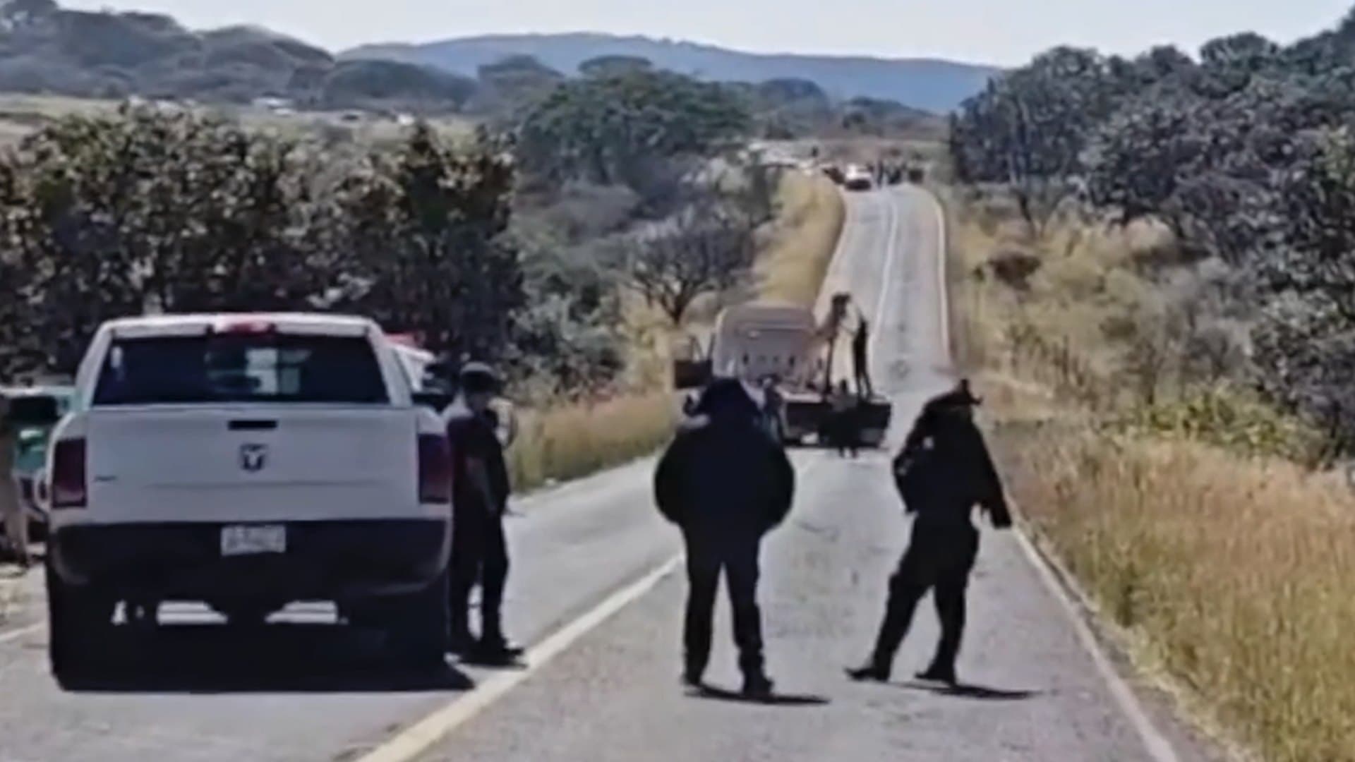 Vuelca Camión en la Carretera de Pénjamo; Hay 3 Muertos y Más de 20 Lesionados
