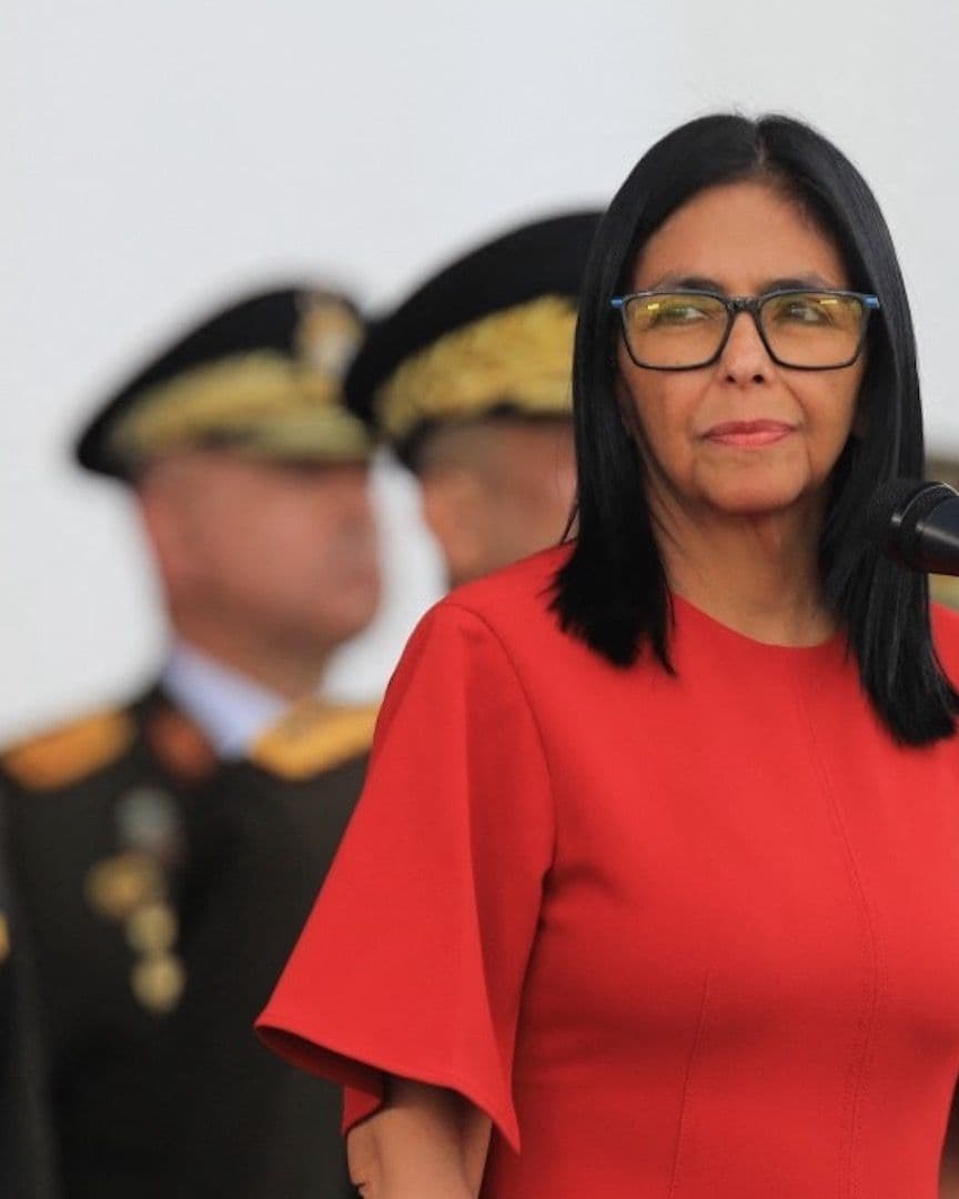 Delcy Rodríguez recibió insignia como comandante de las Fuerzas Armadas