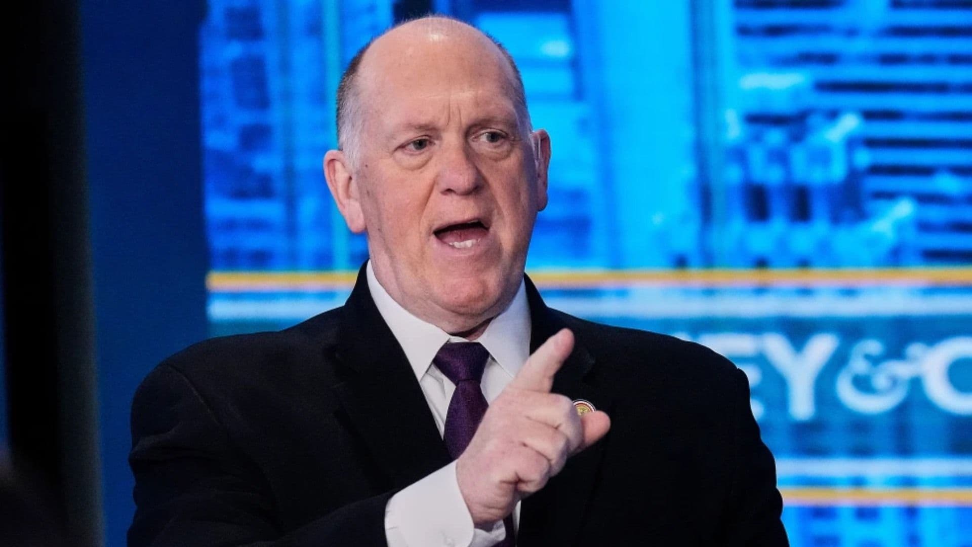 Tom Homan, el Zar Fronterizo Trump, Llega a Minnesota para Intentar Relajar Tensión por ICE