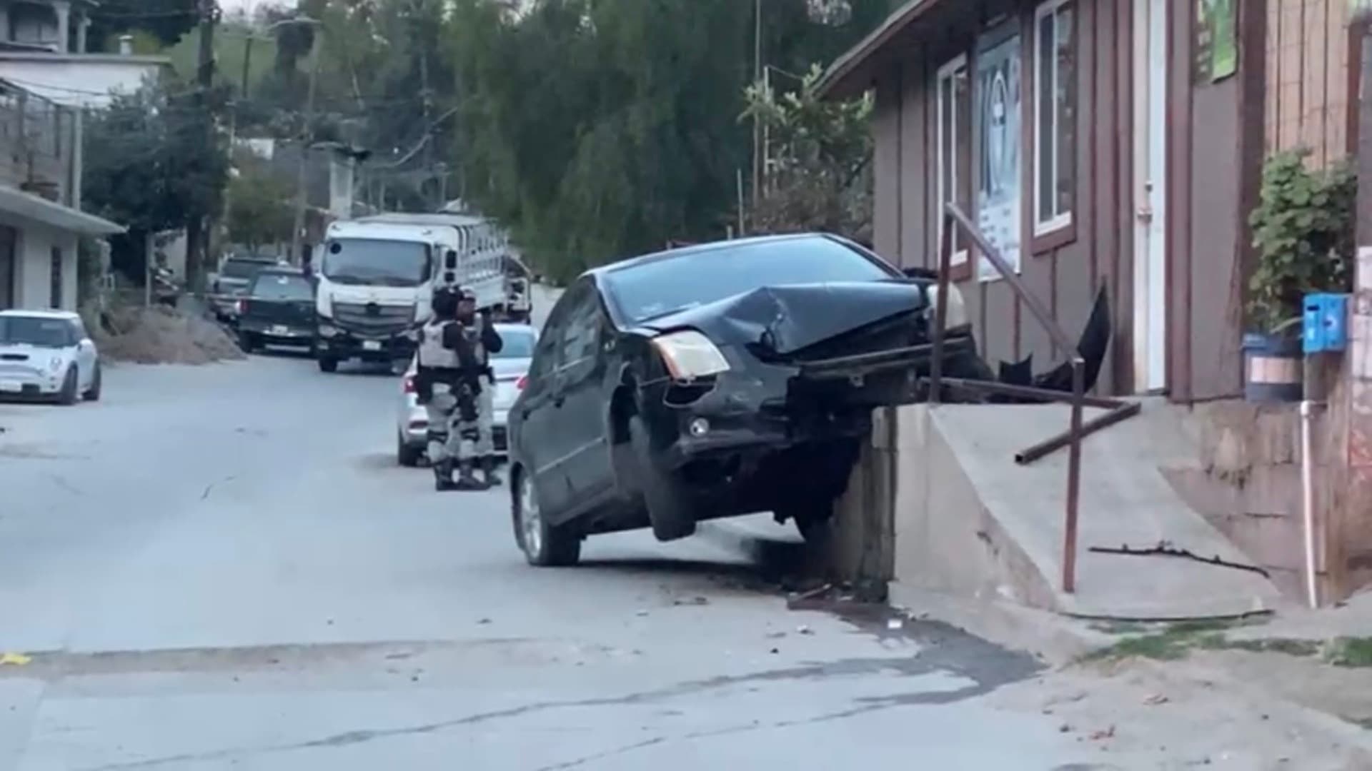 Conductor Pierde la Vida y se Impacta Contra Iglesia en Colonia Reforma de Tijuana