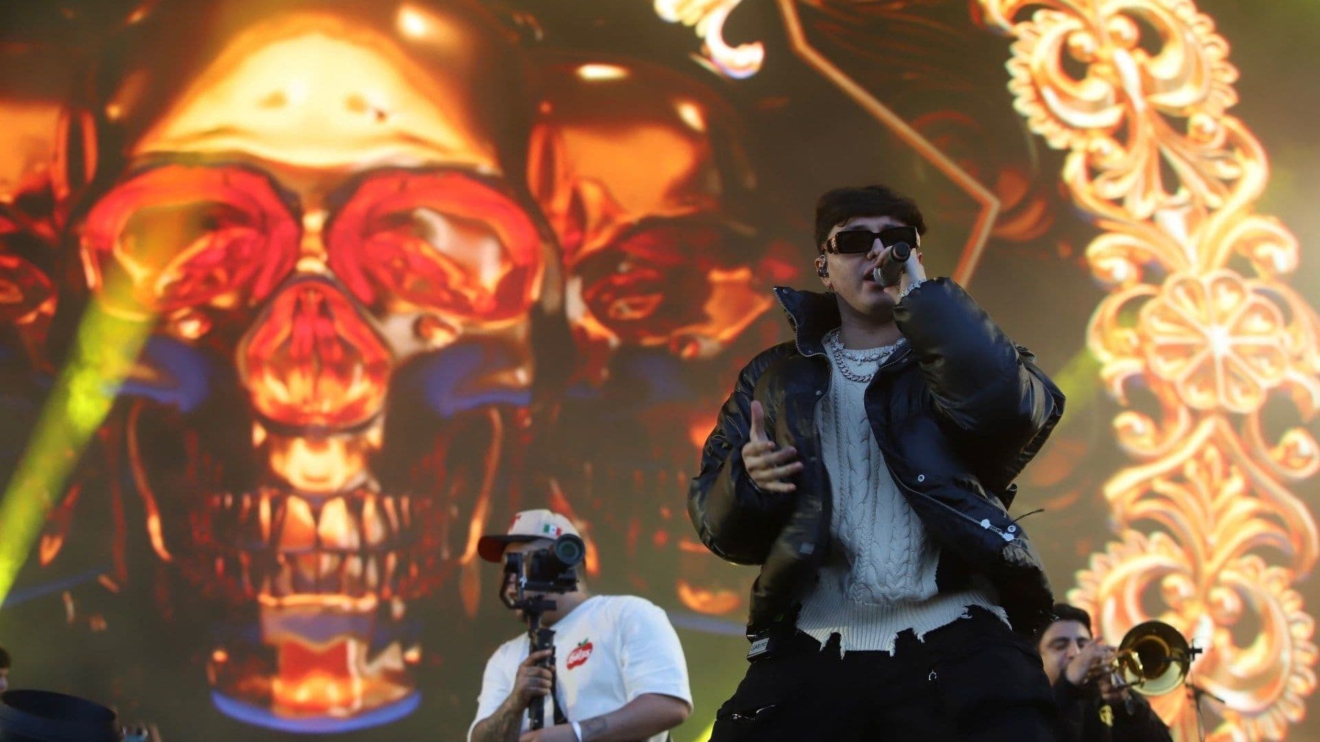 Gabito Ballesteros Presenta 'A Puro Dolor' al Ritmo de Corrido Tumbado