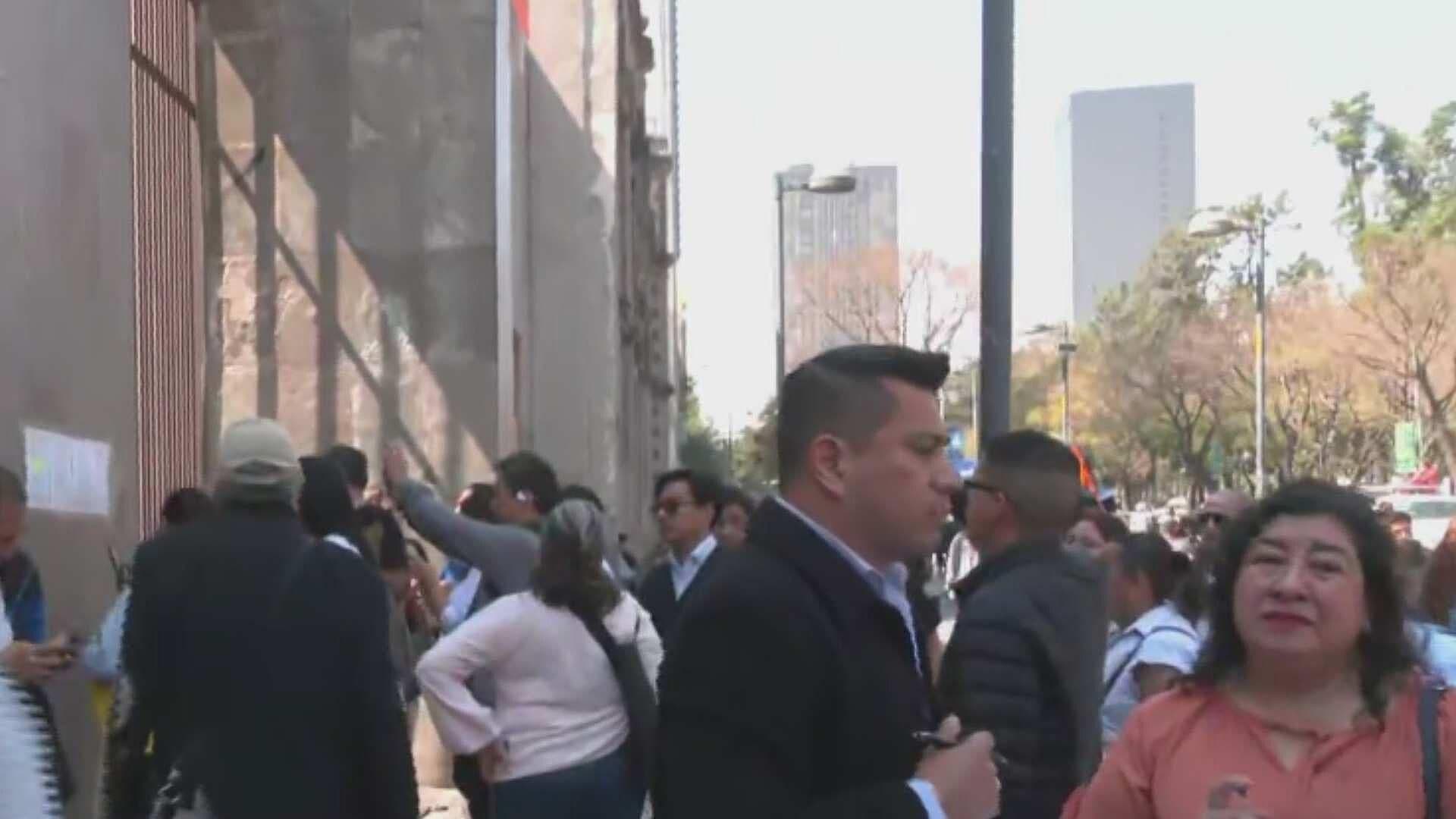 Bloqueo en los Juzgados Familiares Hoy; Trabajadores Protestan Sobre Avenida Juárez en CDMX