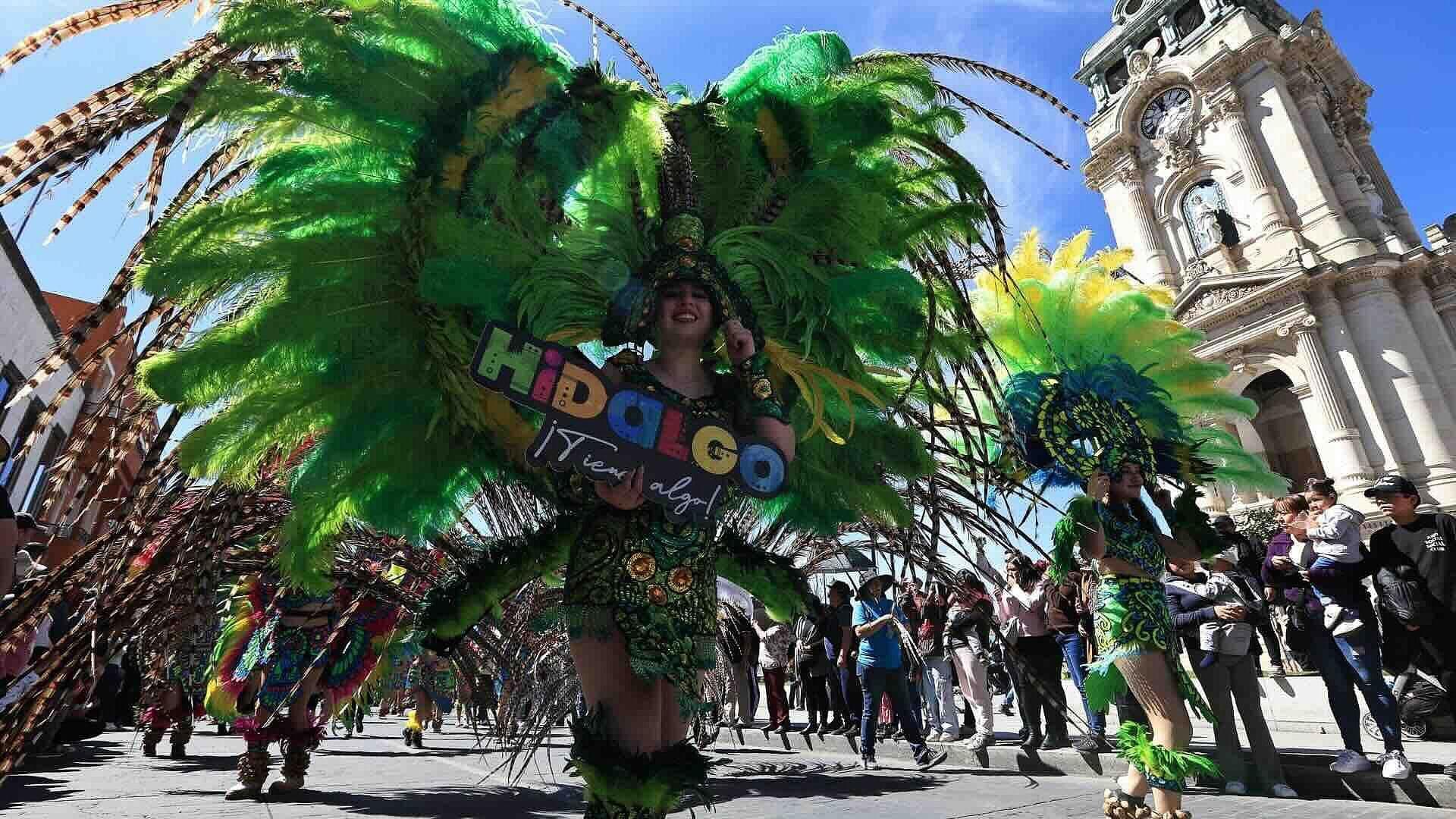 Desfile Carnaval de Carnavales Llena de Colores y Alegría las Calles de Pachuca, Hidalgo