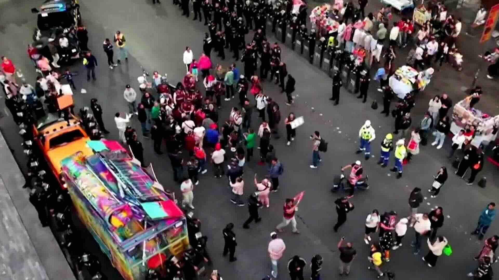 Continúa el bloqueo de Comerciantes en Avenida Juárez para Exigir Espacios en Temporada Navideña